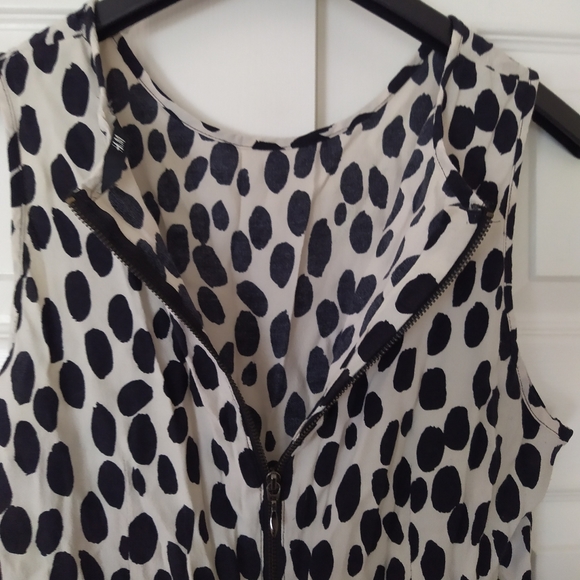 Bold Spot Print Peplum Sleeveless Top Back Zip - Picture 4 of 5